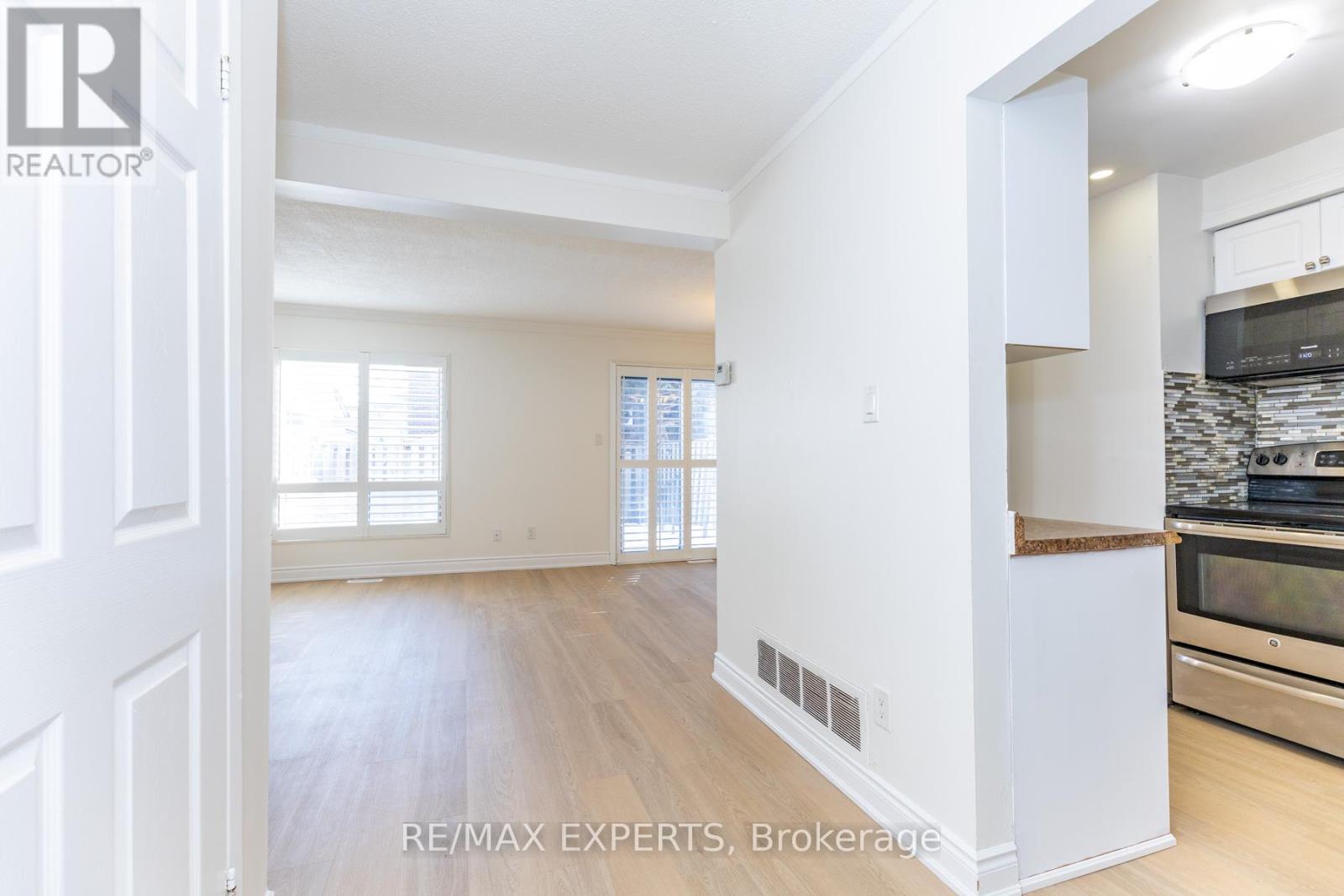 31 Carleton Place, Brampton, Ontario L6T 3Z4 - Photo 6 - W12839318