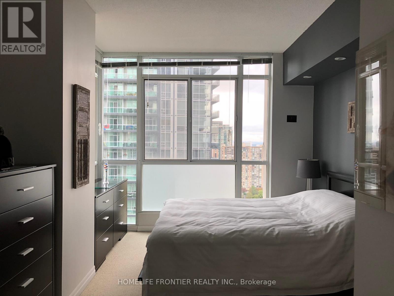 2204 - 225 Webb Drive, Mississauga, Ontario  L5B 4P2 - Photo 10 - W12839328