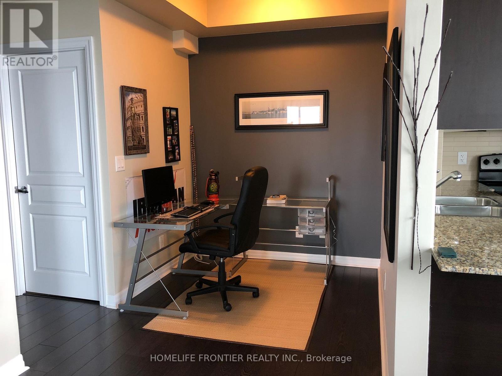 2204 - 225 Webb Drive, Mississauga, Ontario  L5B 4P2 - Photo 2 - W12839328