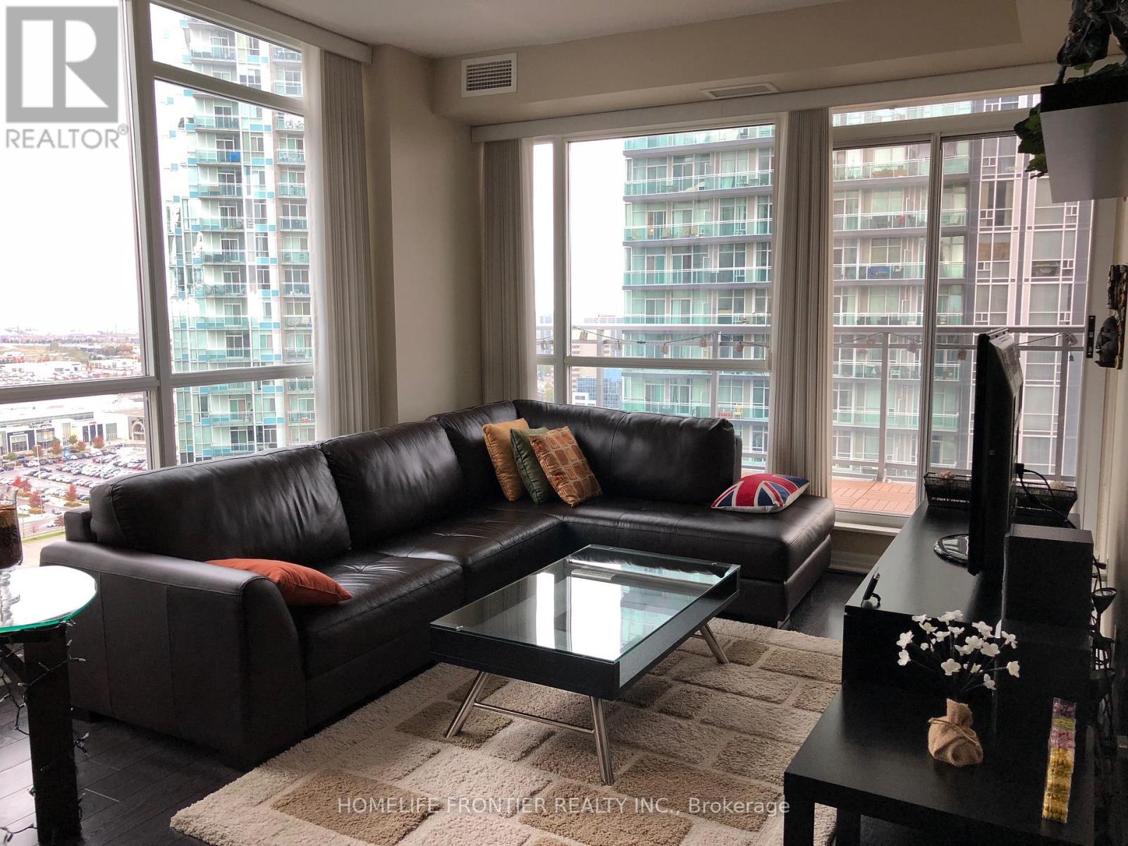 2204 - 225 Webb Drive, Mississauga, Ontario  L5B 4P2 - Photo 3 - W12839328