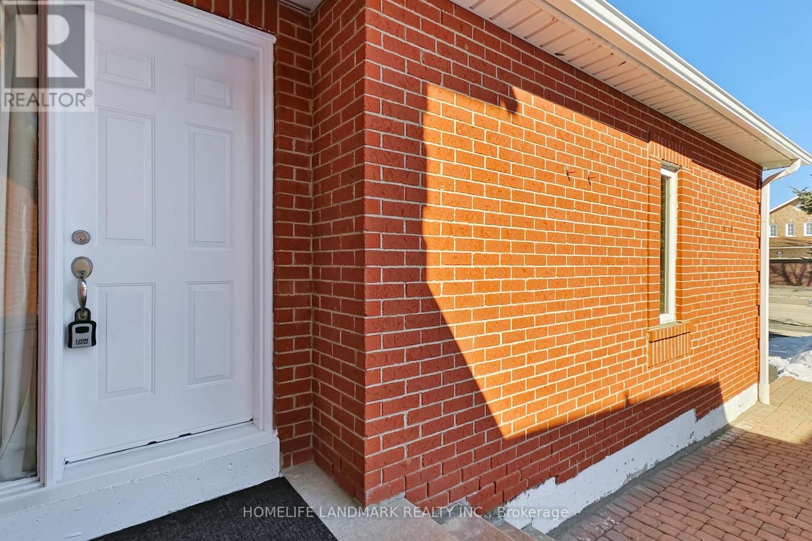 225 Wildwood Trail, Mississauga, Ontario  L4Z 3S4 - Photo 4 - W12838504