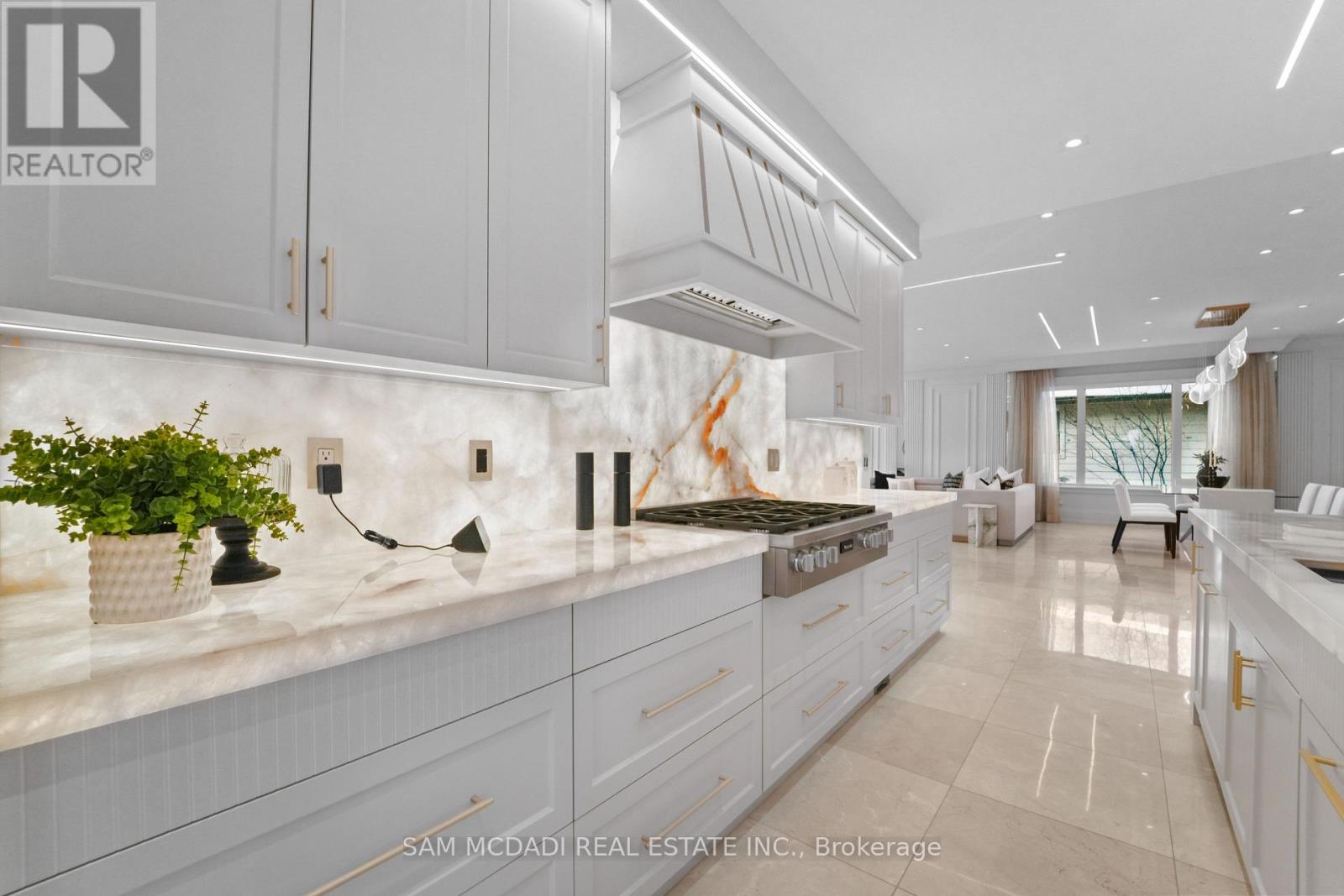 3168 Lakeshore Road W, Oakville, Ontario  L6L 1J6 - Photo 10 - W12839440