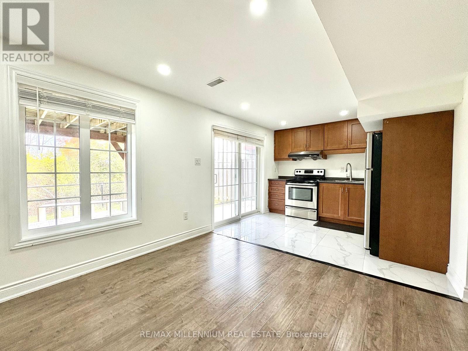 Walk Out Unit - 41 Stoneylake (Lower) Avenue, Brampton, Ontario  L6V 4R1 - Photo 3 - W12839446