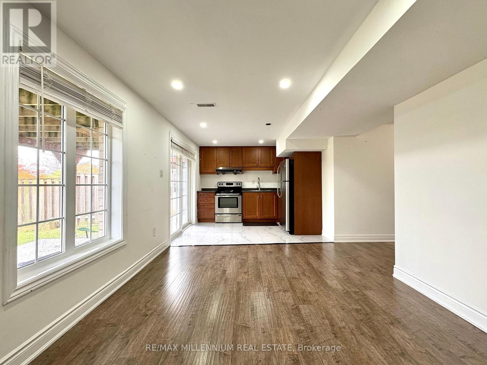 Walk Out Unit - 41 Stoneylake (Lower) Avenue, Brampton, Ontario  L6V 4R1 - Photo 5 - W12839446