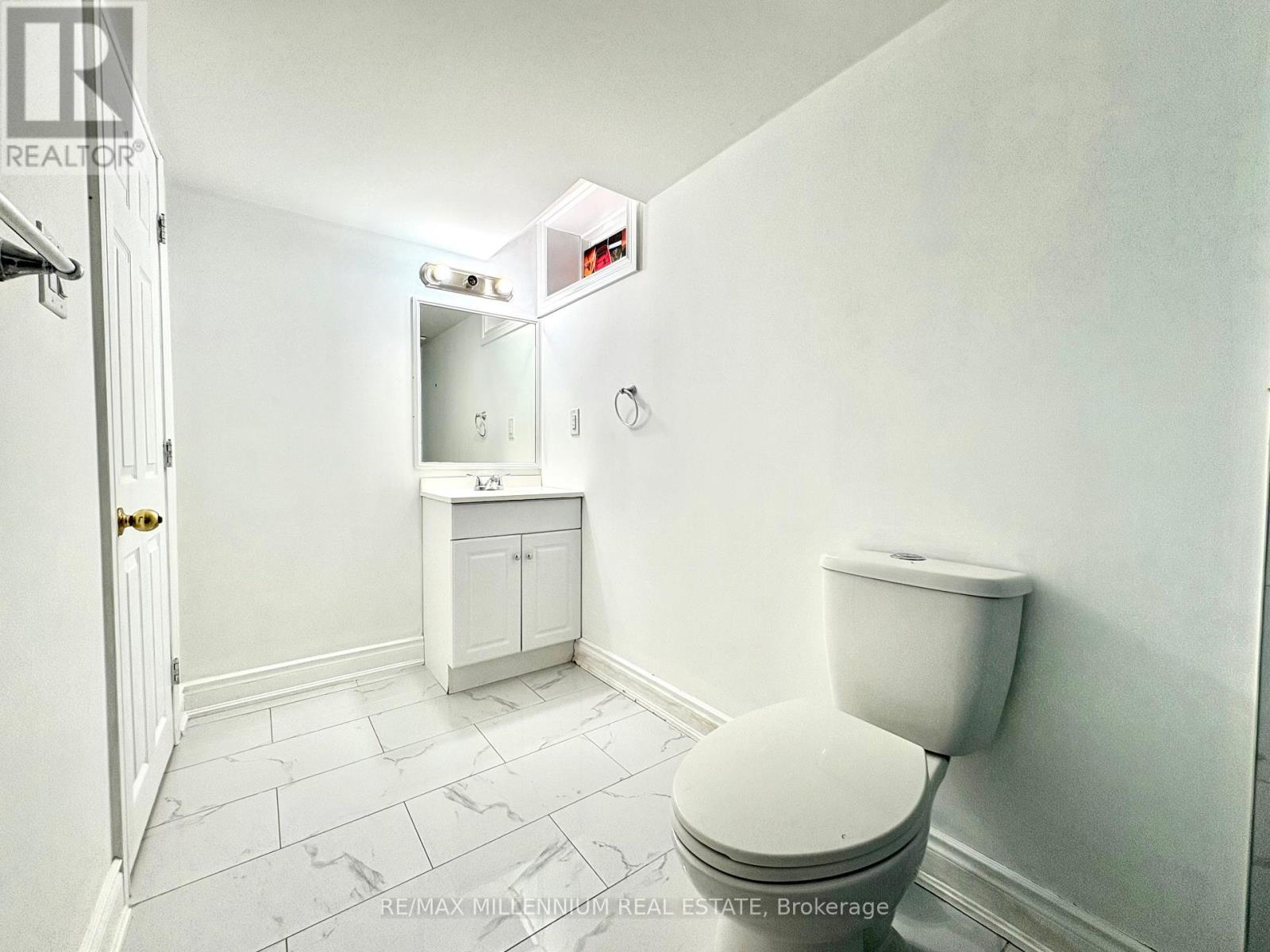 Walk Out Unit - 41 Stoneylake (Lower) Avenue, Brampton, Ontario  L6V 4R1 - Photo 7 - W12839446