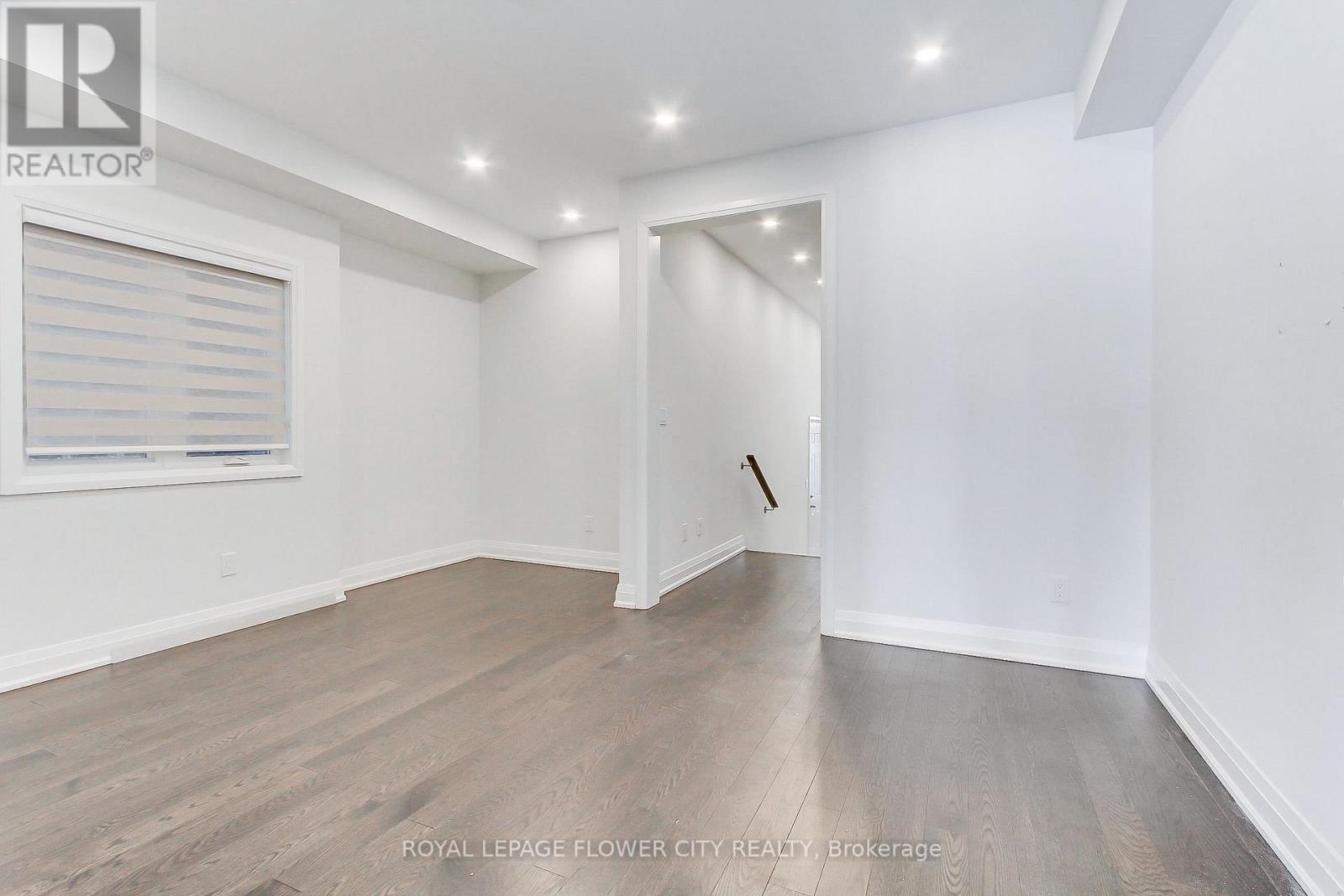 9 Dalbeattie Drive, Brampton, Ontario  L6Y 6H7 - Photo 10 - W12839454