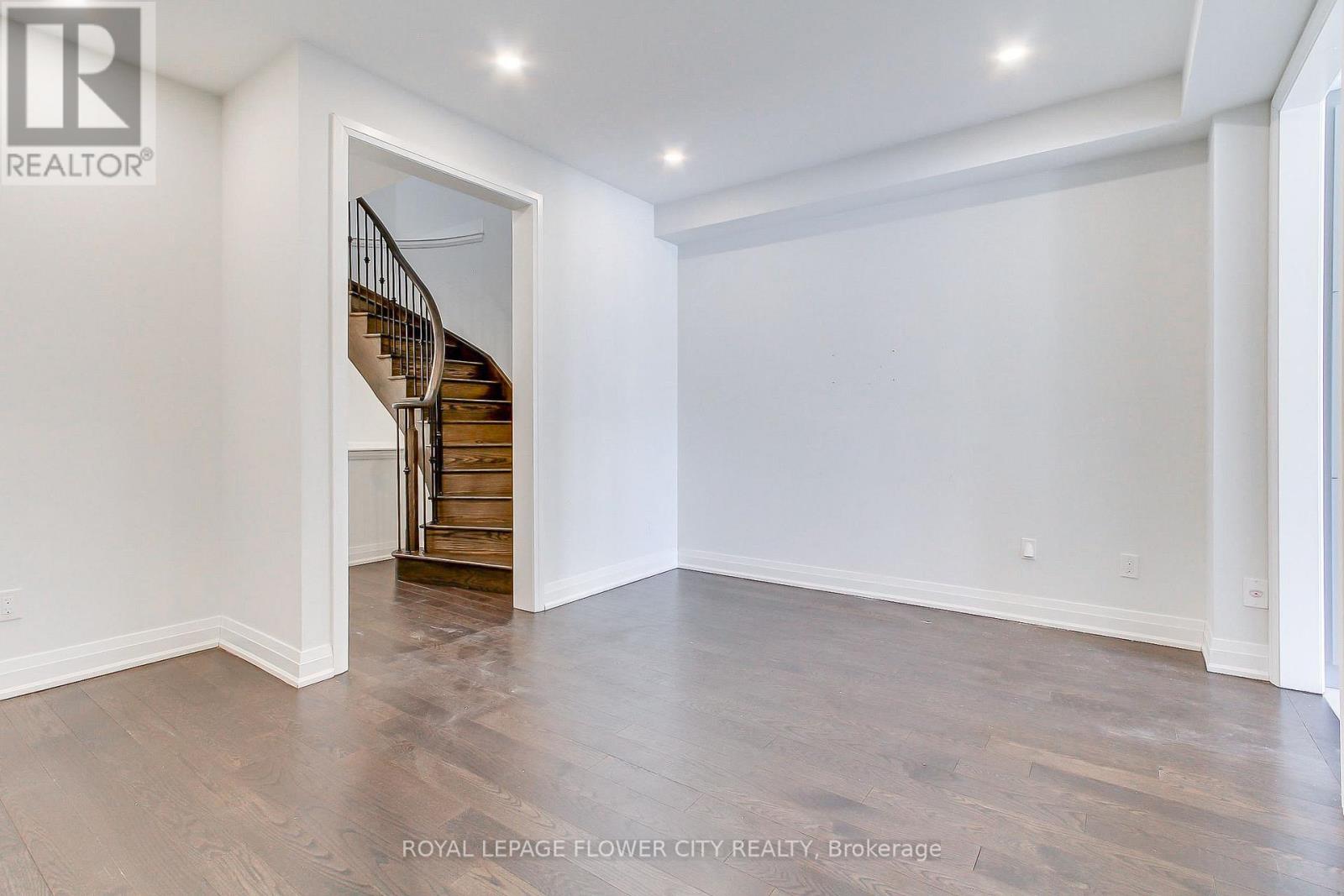 9 Dalbeattie Drive, Brampton, Ontario  L6Y 6H7 - Photo 15 - W12839454