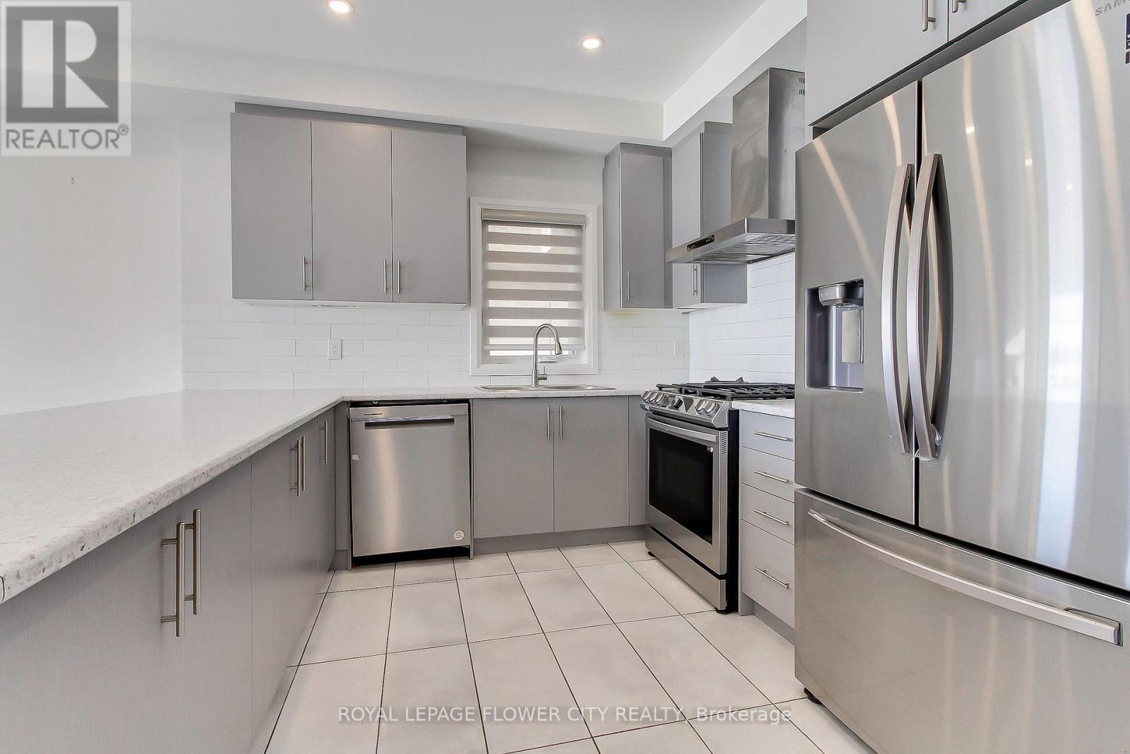 9 Dalbeattie Drive, Brampton, Ontario  L6Y 6H7 - Photo 17 - W12839454