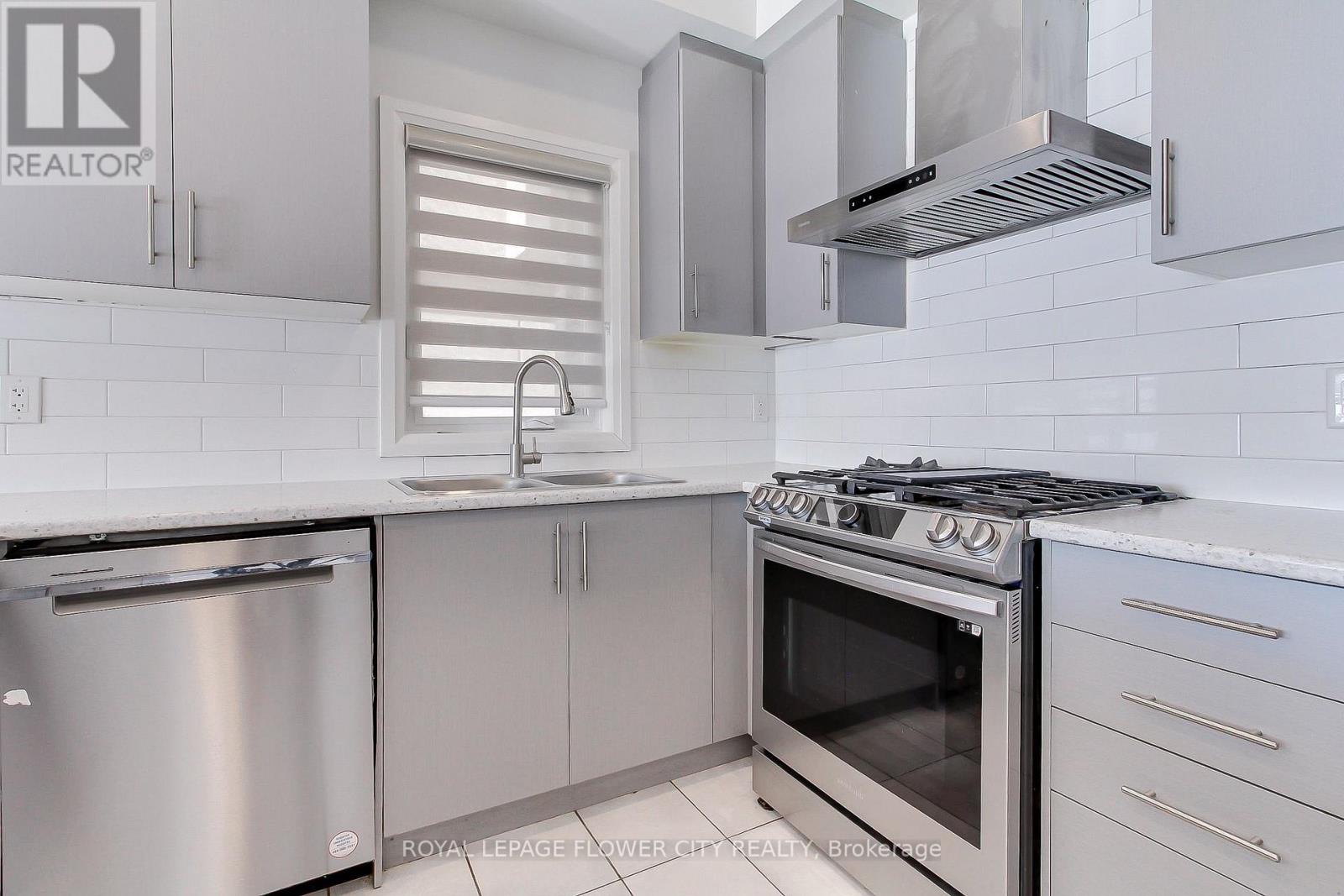 9 Dalbeattie Drive, Brampton, Ontario  L6Y 6H7 - Photo 19 - W12839454