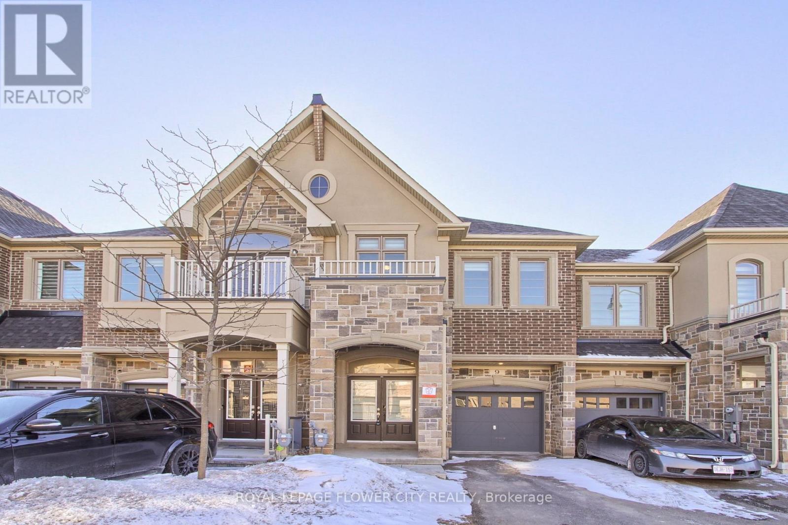 9 Dalbeattie Drive, Brampton, Ontario  L6Y 6H7 - Photo 2 - W12839454