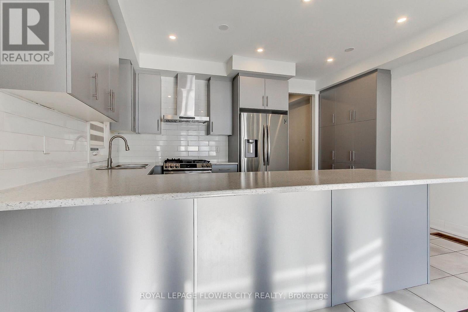 9 Dalbeattie Drive, Brampton, Ontario  L6Y 6H7 - Photo 22 - W12839454