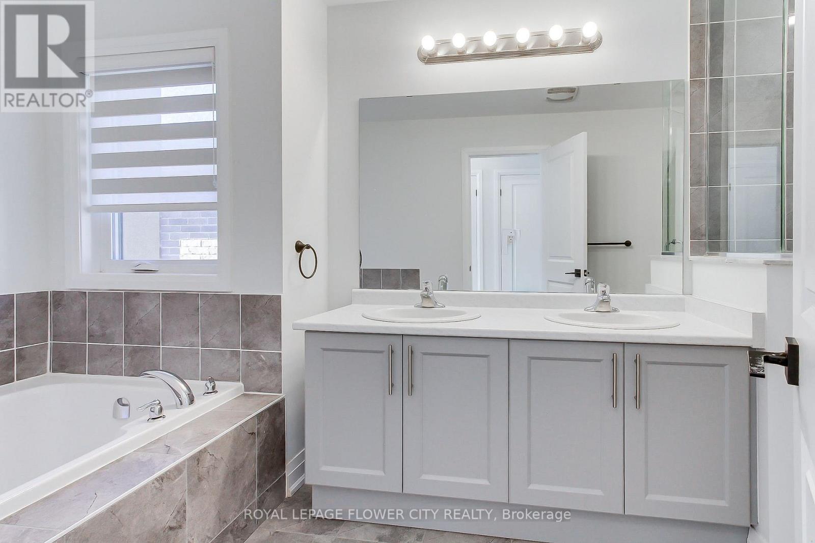 9 Dalbeattie Drive, Brampton, Ontario  L6Y 6H7 - Photo 33 - W12839454