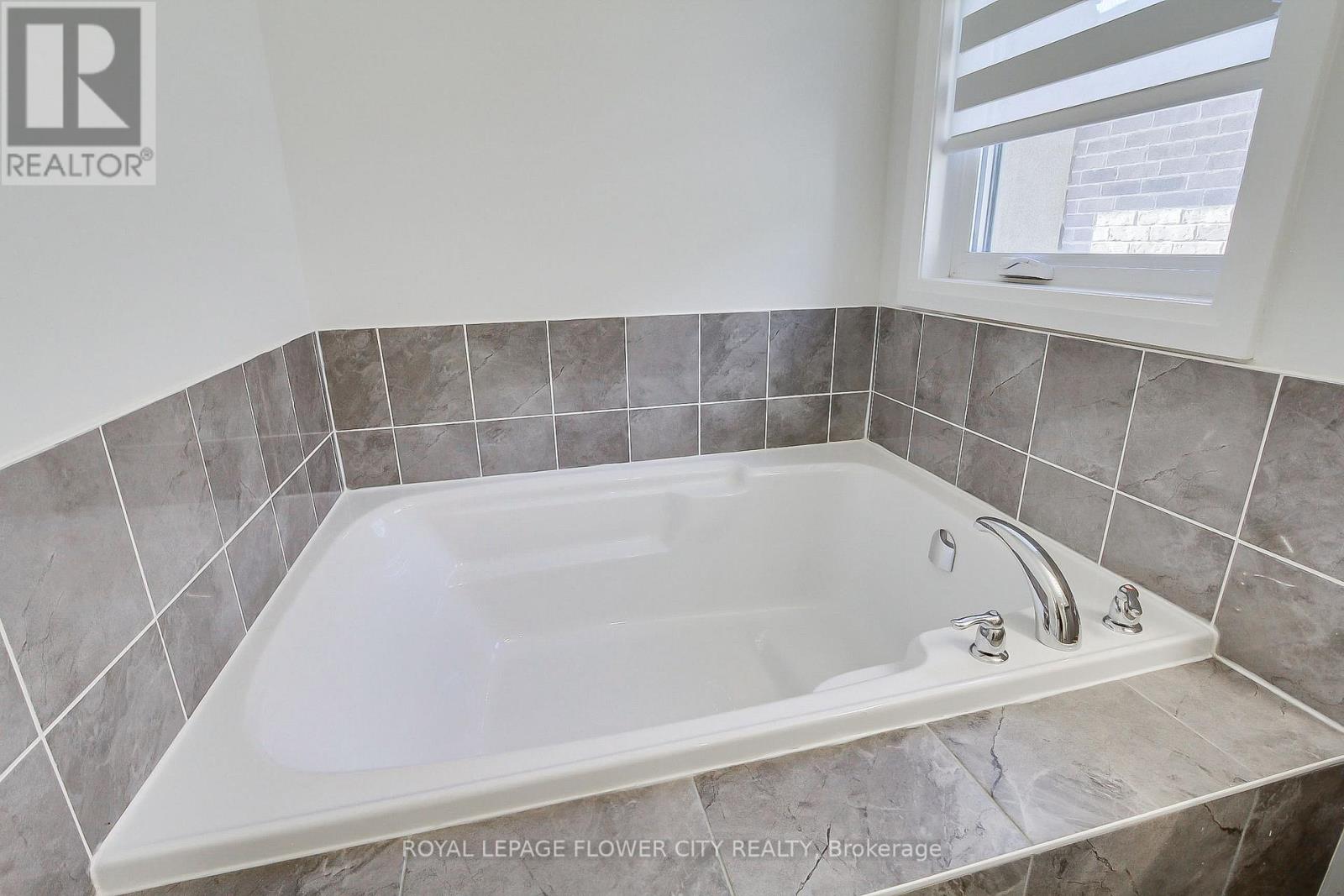 9 Dalbeattie Drive, Brampton, Ontario  L6Y 6H7 - Photo 35 - W12839454