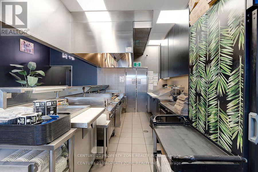 3121 Appleby Line, Burlington, Ontario  L7M 0V7 - Photo 17 - W12839540