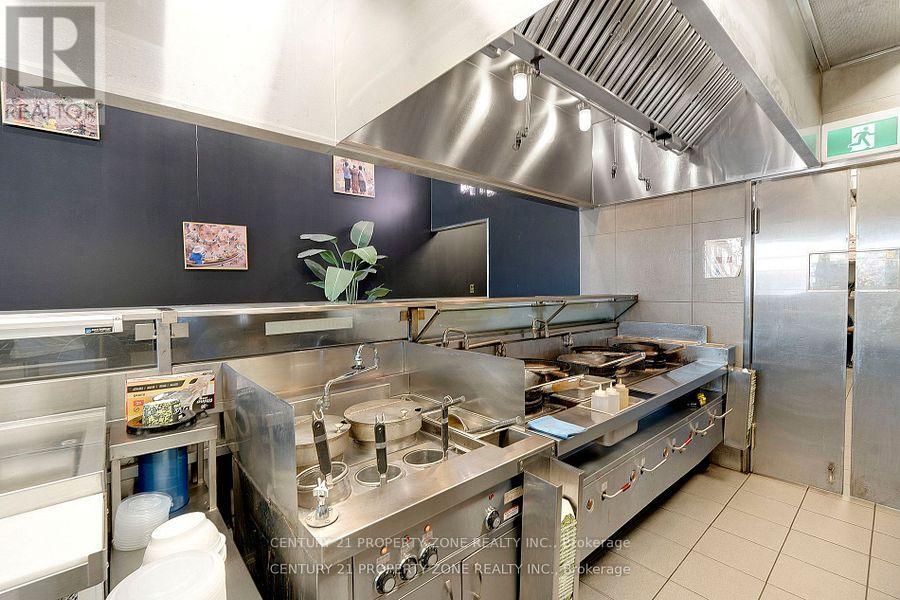 3121 Appleby Line, Burlington, Ontario  L7M 0V7 - Photo 18 - W12839540