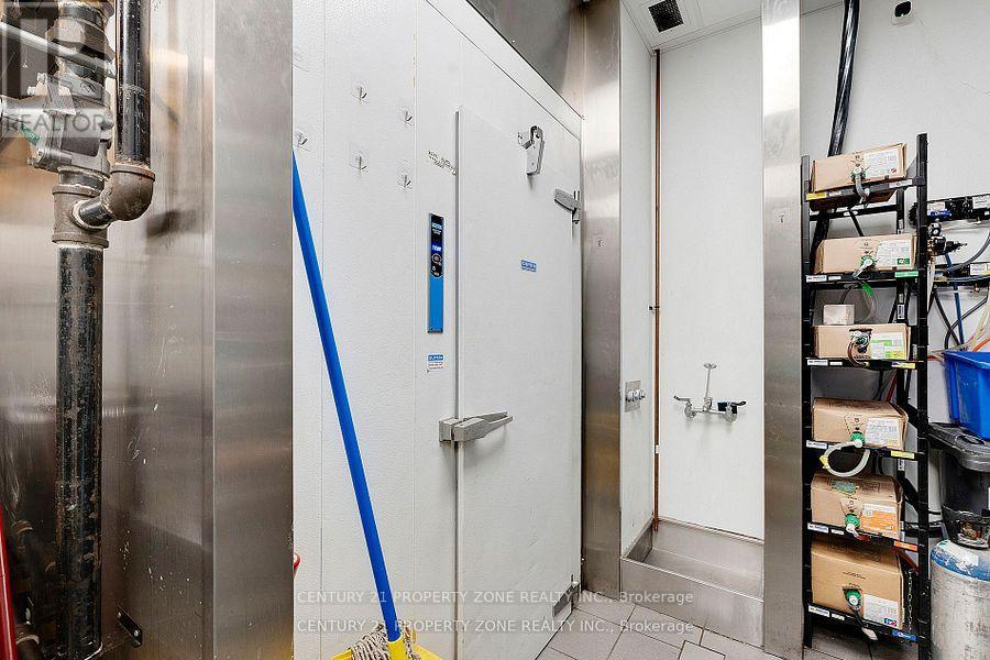 3121 Appleby Line, Burlington, Ontario  L7M 0V7 - Photo 22 - W12839540