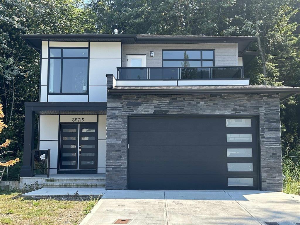 36716 Dianne Brook Avenue, Abbotsford, British Columbia  V3G 0H4 - Photo 2 - R3017208