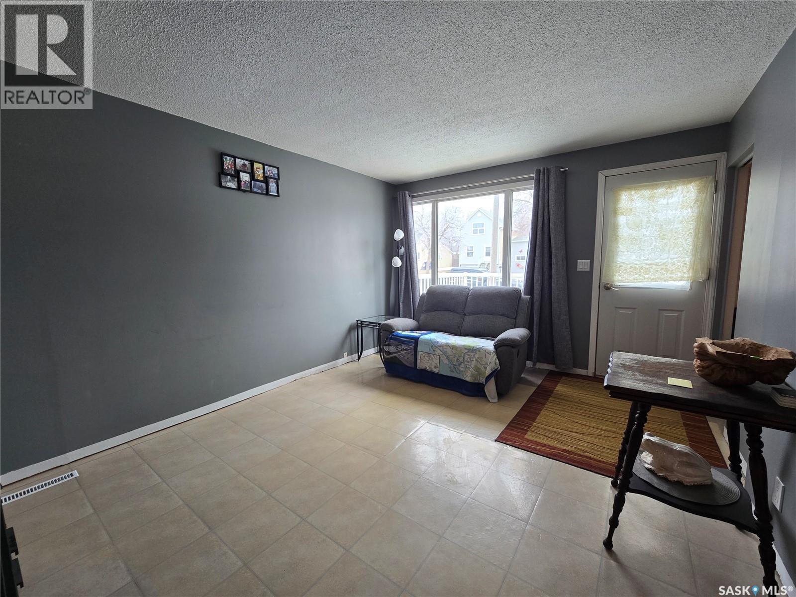 223 Mergens Street, Weyburn, Saskatchewan  S4H 1R4 - Photo 11 - SK029606