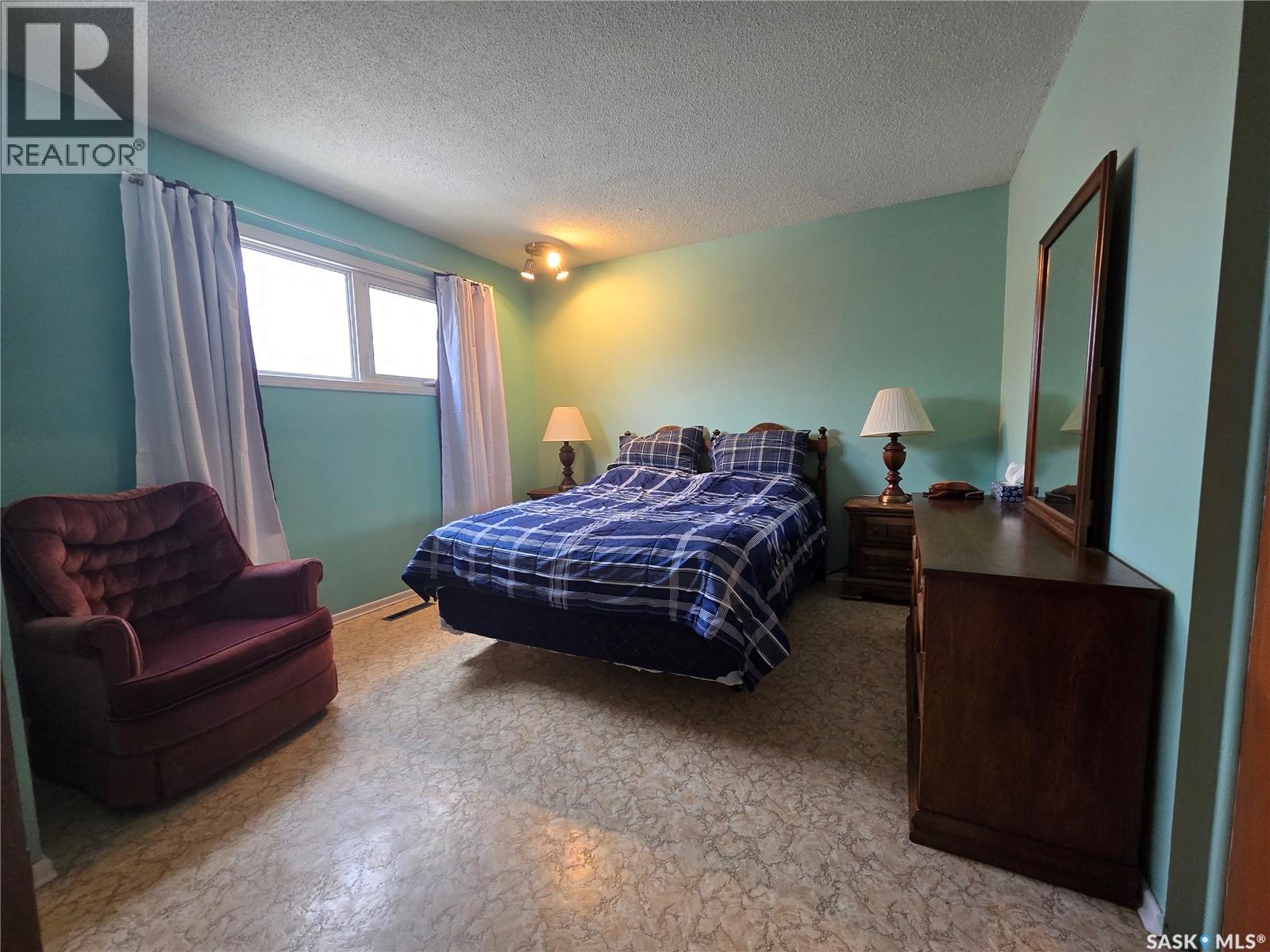 223 Mergens Street, Weyburn, Saskatchewan  S4H 1R4 - Photo 15 - SK029606