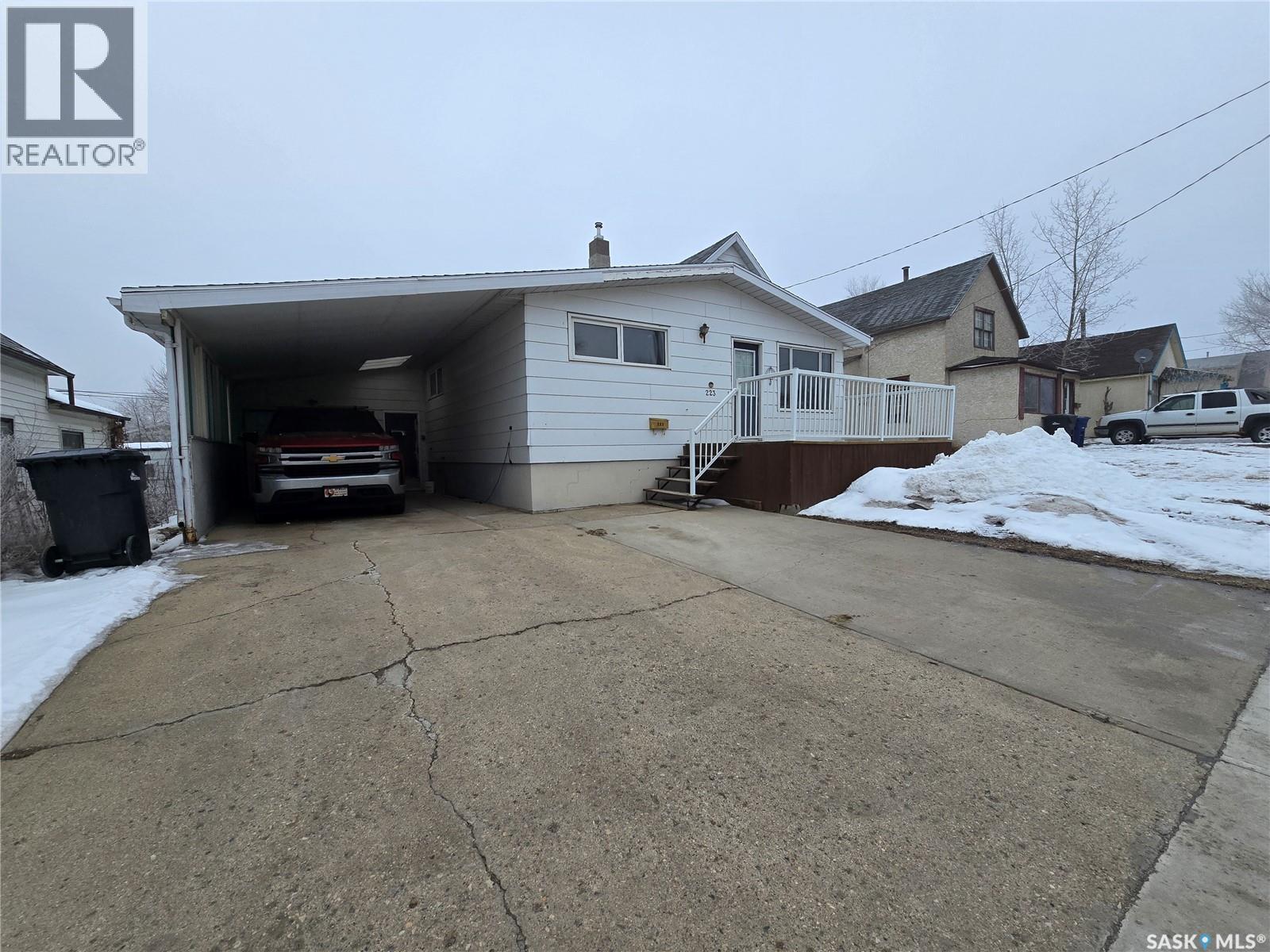 223 Mergens Street, Weyburn, Saskatchewan  S4H 1R4 - Photo 2 - SK029606