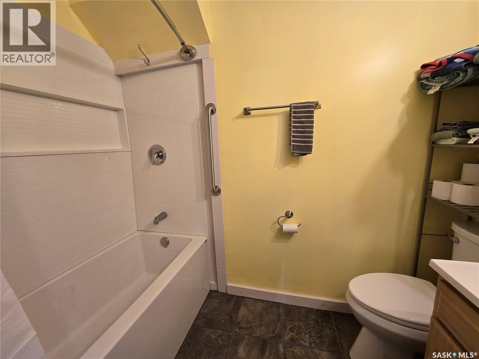 223 Mergens Street, Weyburn, Saskatchewan  S4H 1R4 - Photo 8 - SK029606