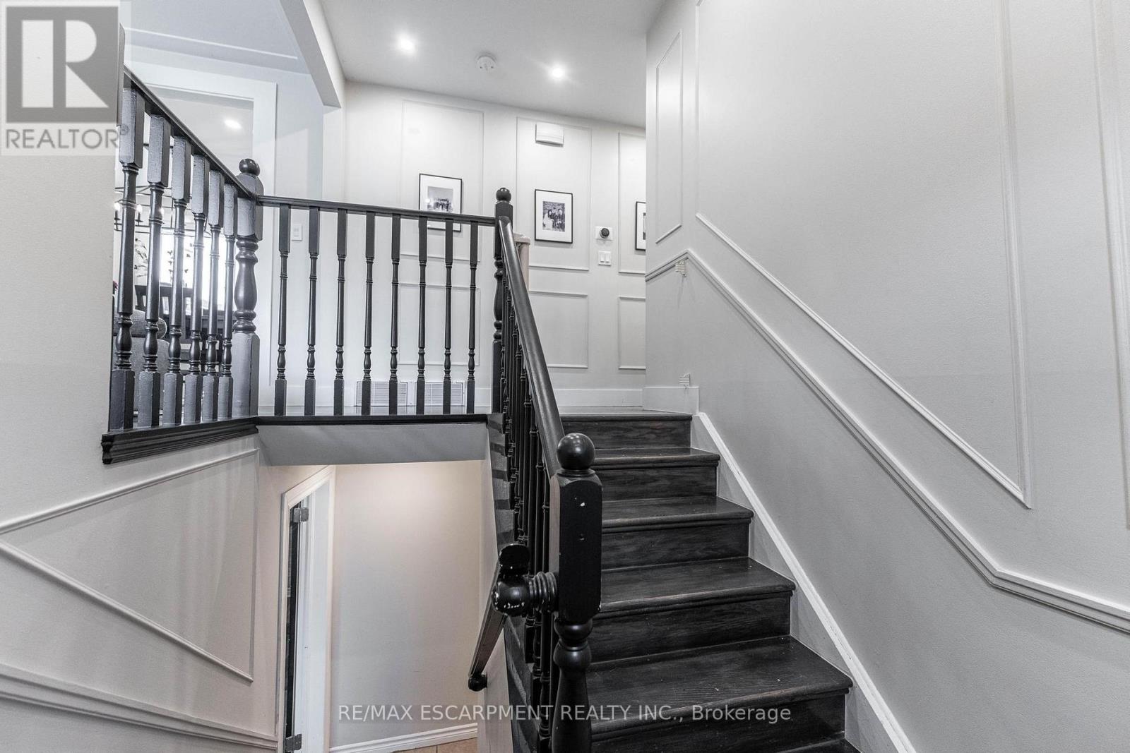 55 Juanita Drive, Hamilton, Ontario  L9C 2G4 - Photo 2 - X12839308