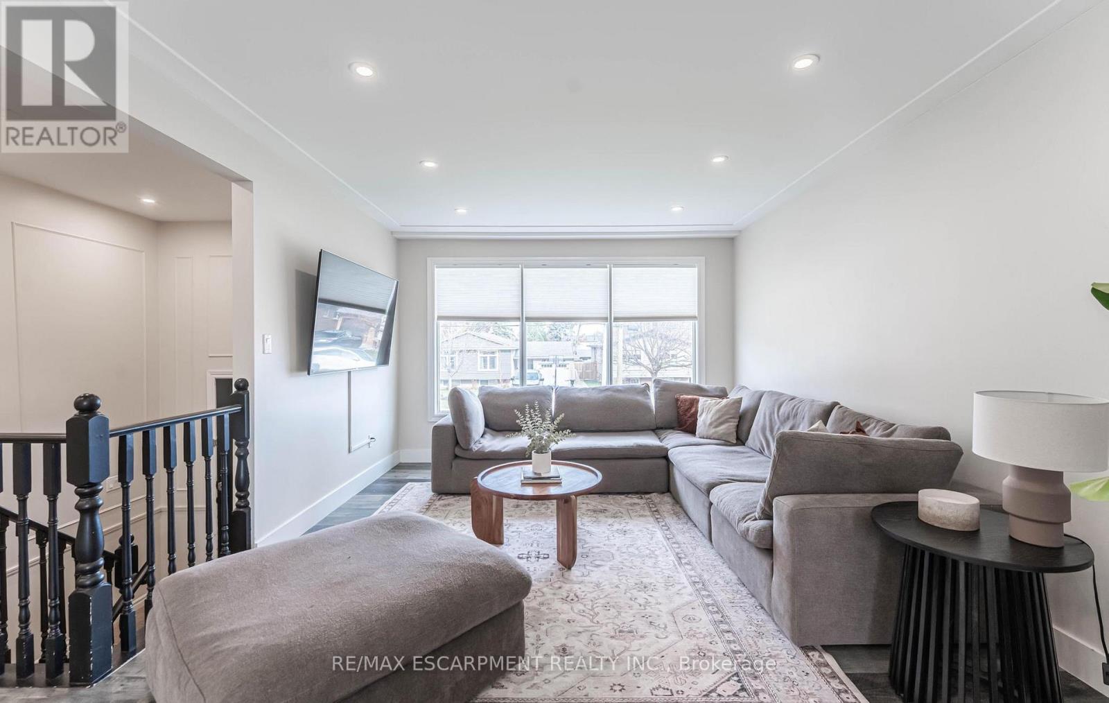 55 Juanita Drive, Hamilton, Ontario  L9C 2G4 - Photo 4 - X12839308