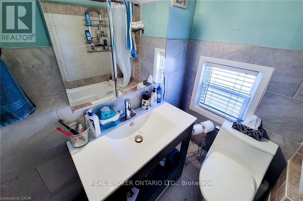 84 Port Street, Brantford, Ontario  N3S 1Y7 - Photo 22 - X12839380