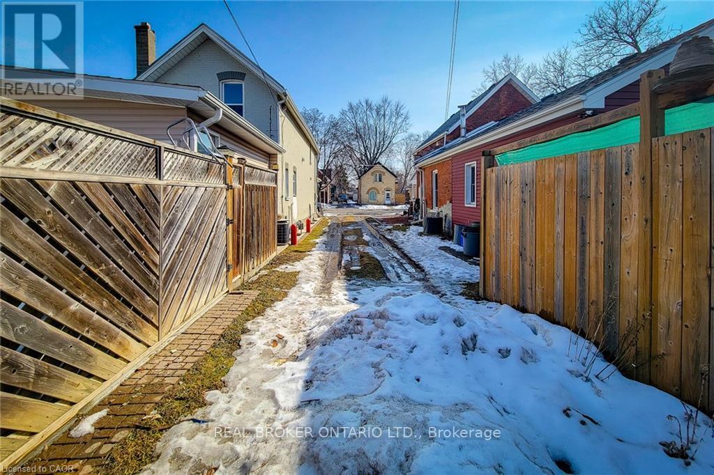 84 Port Street, Brantford, Ontario  N3S 1Y7 - Photo 37 - X12839380