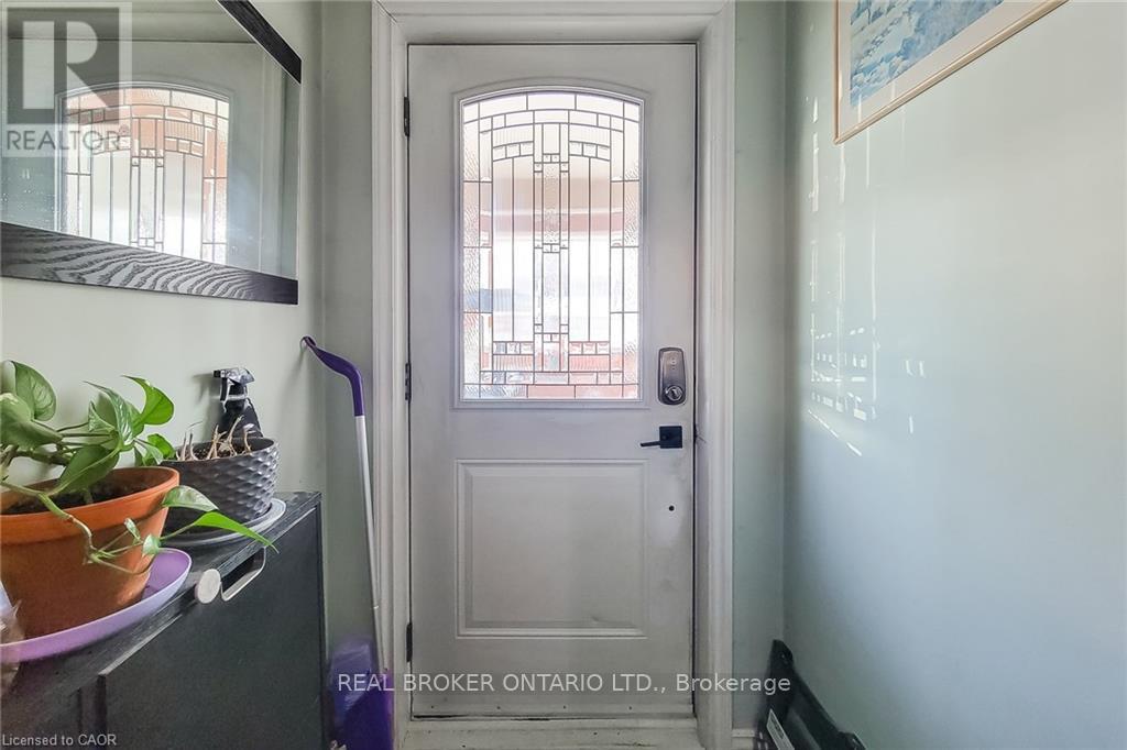 84 Port Street, Brantford, Ontario  N3S 1Y7 - Photo 6 - X12839380