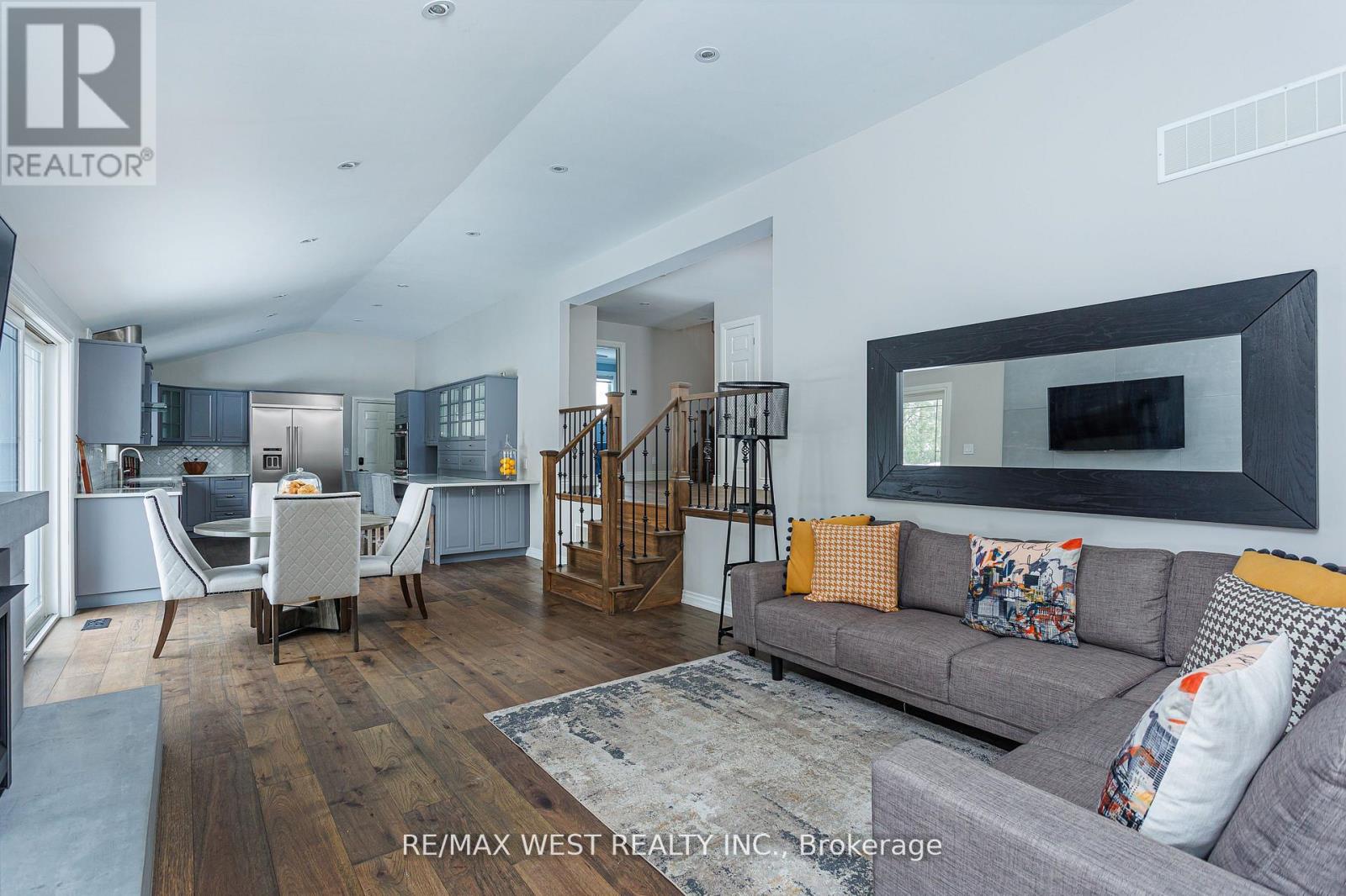 26 Hostein Drive, Hamilton, Ontario  L9G 2S5 - Photo 14 - X12839418