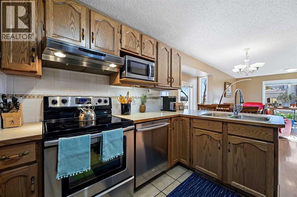 162 West Creek Bay, Chestermere, Alberta  T1X 1K7 - Photo 5 - A2288885