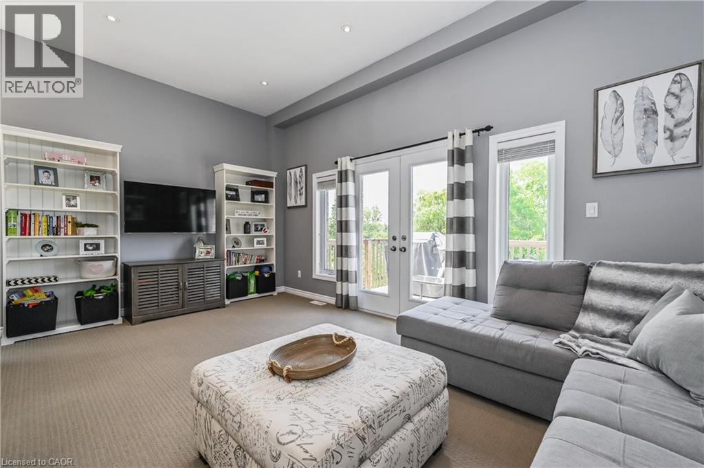 557 Landgren Court, Kitchener, Ontario  N2A 0G8 - Photo 7 - 40808232