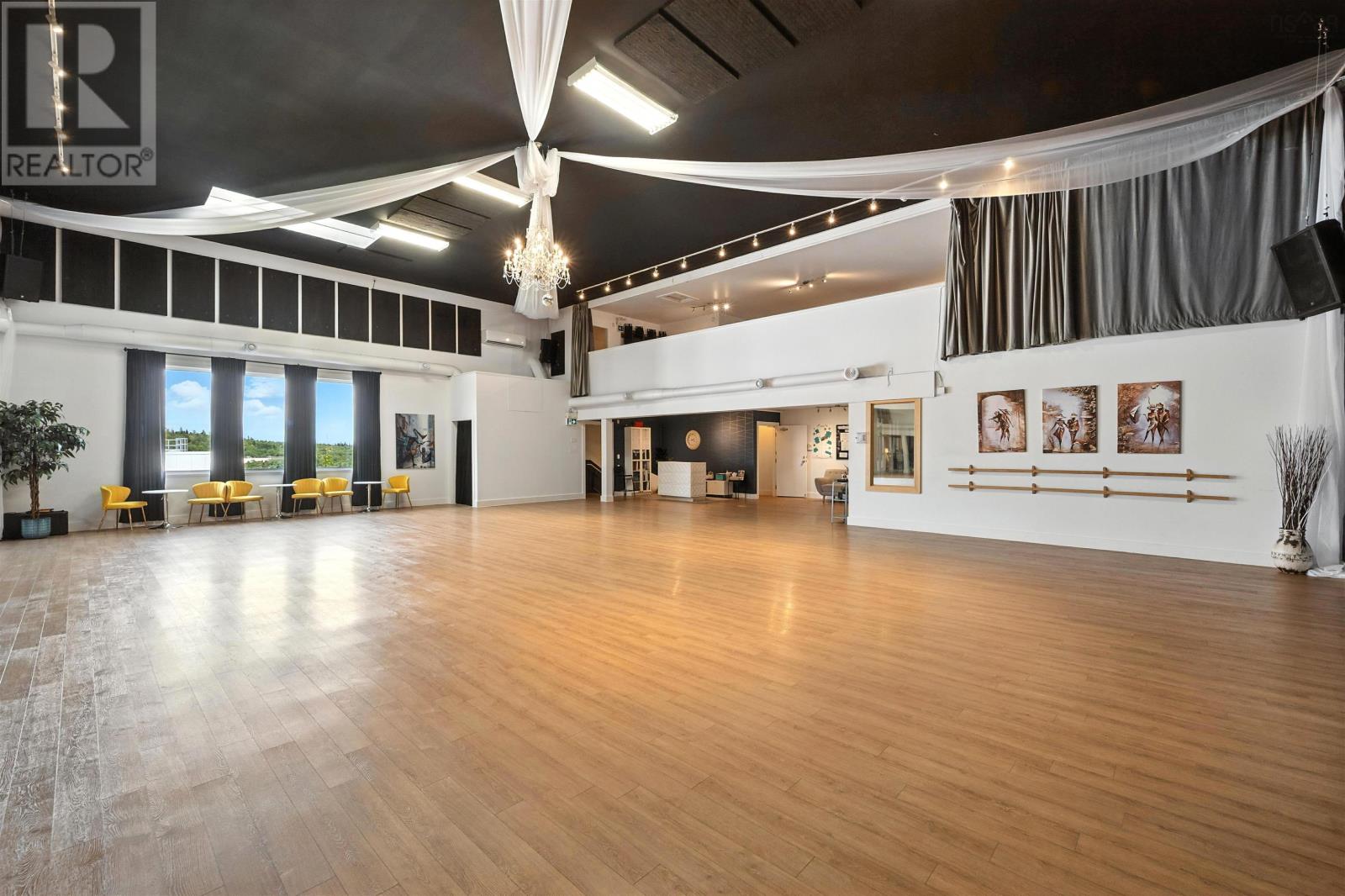 59 Mcquade Lake Crescent, Halifax, Nova Scotia  B3S 1C4 - Photo 2 - 202600063