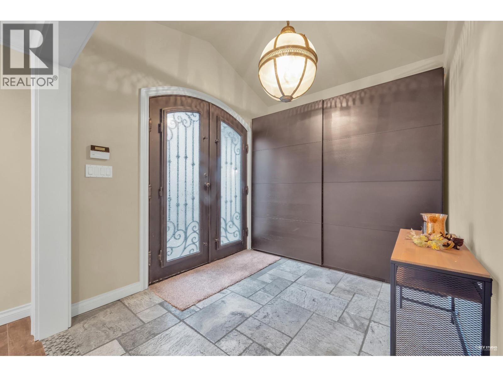 5807 Highfield Drive, Burnaby, British Columbia  V5B 1E4 - Photo 3 - R3075990