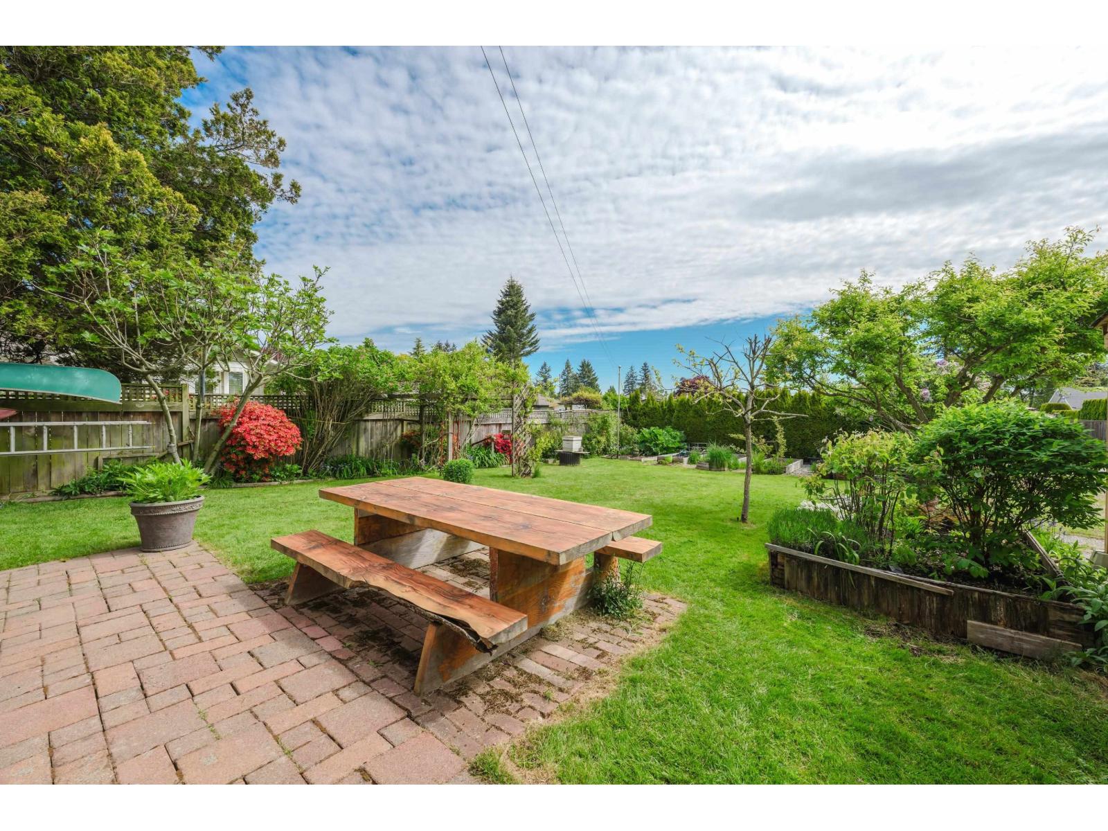 1350 Finlay Street, White Rock, British Columbia  V4B 4L2 - Photo 2 - R3095323