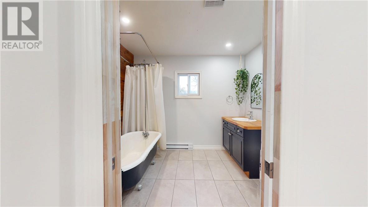 26 Vankoughnet Street, Little Current, Ontario  P0P 1K0 - Photo 17 - 2125767