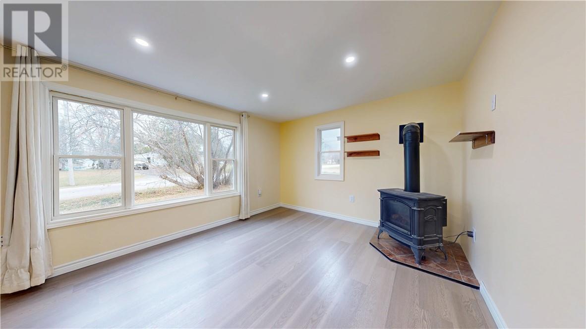 26 Vankoughnet Street, Little Current, Ontario  P0P 1K0 - Photo 33 - 2125767