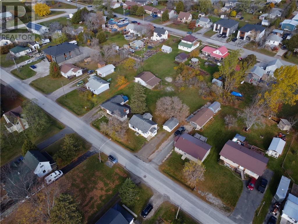 26 Vankoughnet Street, Little Current, Ontario  P0P 1K0 - Photo 4 - 2125767