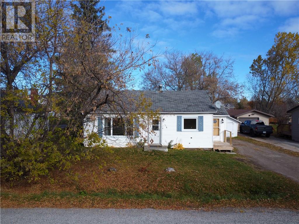 26 Vankoughnet Street, Little Current, Ontario  P0P 1K0 - Photo 6 - 2125767