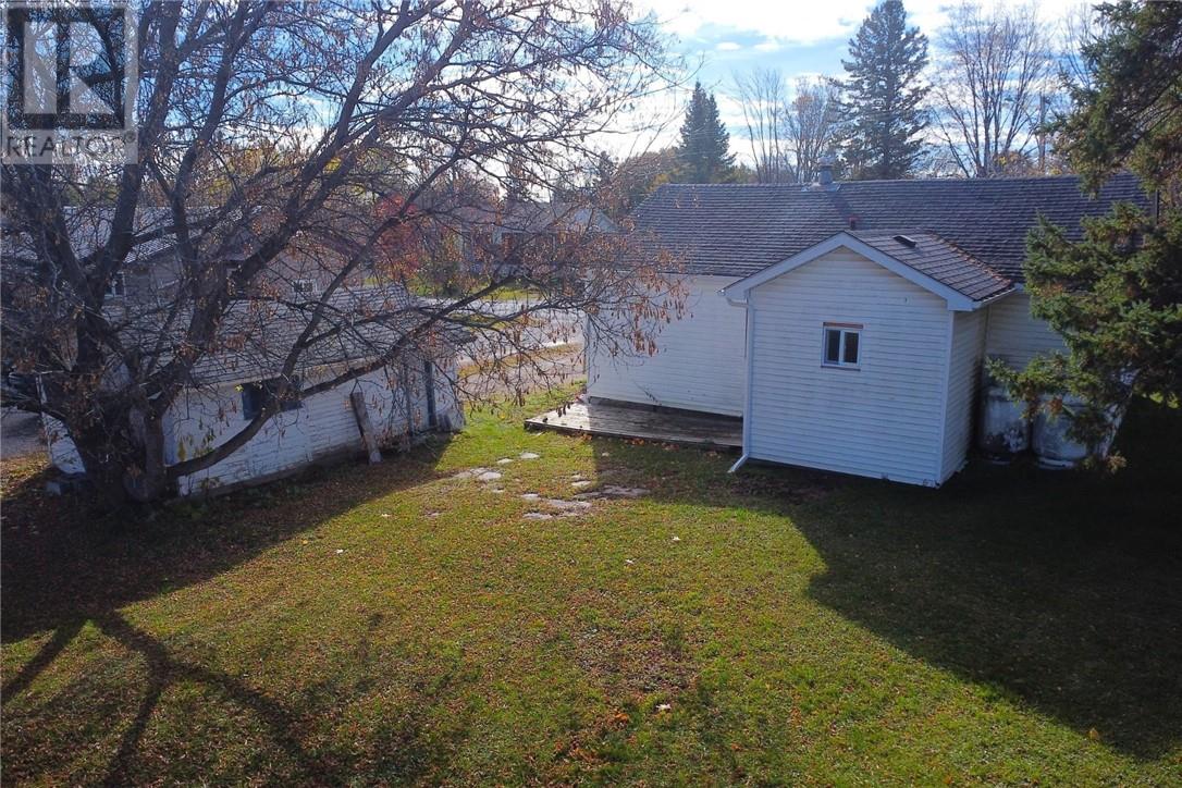 26 Vankoughnet Street, Little Current, Ontario  P0P 1K0 - Photo 7 - 2125767