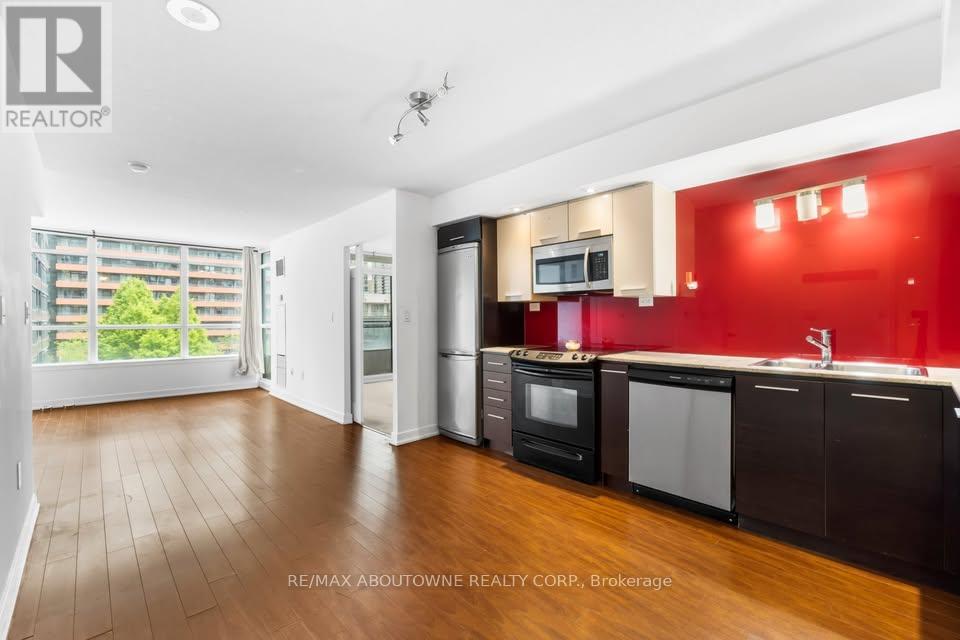 610 - 8 Telegram Mews, Toronto, Ontario  M5V 3Z5 - Photo 9 - C12839580