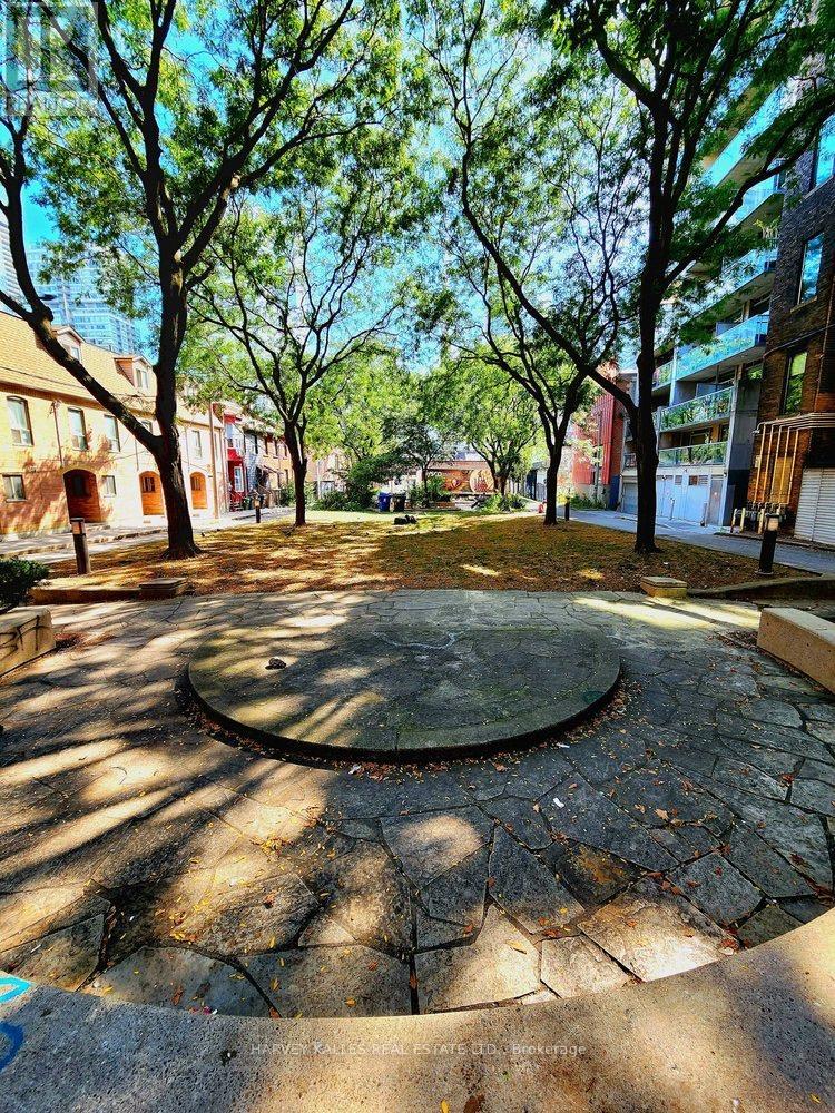 2 - 11 Saint Patricks Square, Toronto (Kensington-Chinatown), Ontario  M5T 1W8 - Photo 5 - C12839602