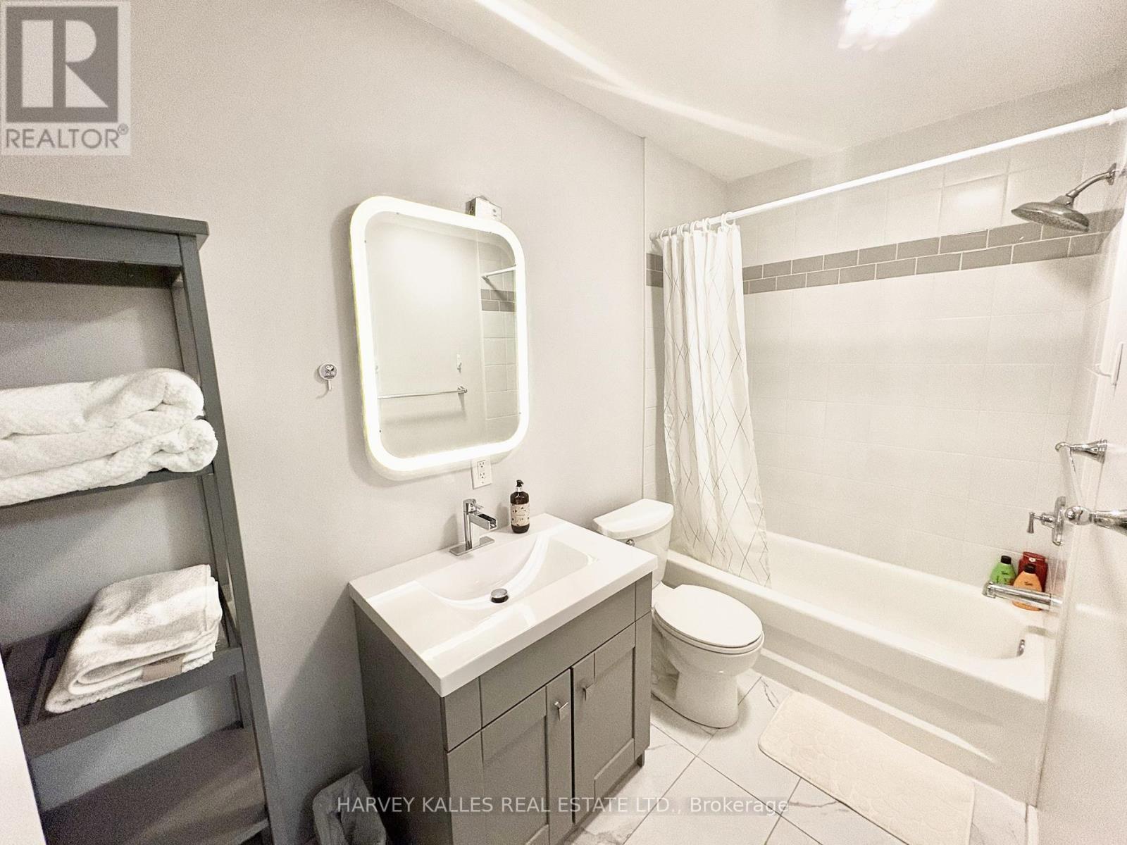 2 - 11 Saint Patricks Square, Toronto (Kensington-Chinatown), Ontario  M5T 1W8 - Photo 8 - C12839602