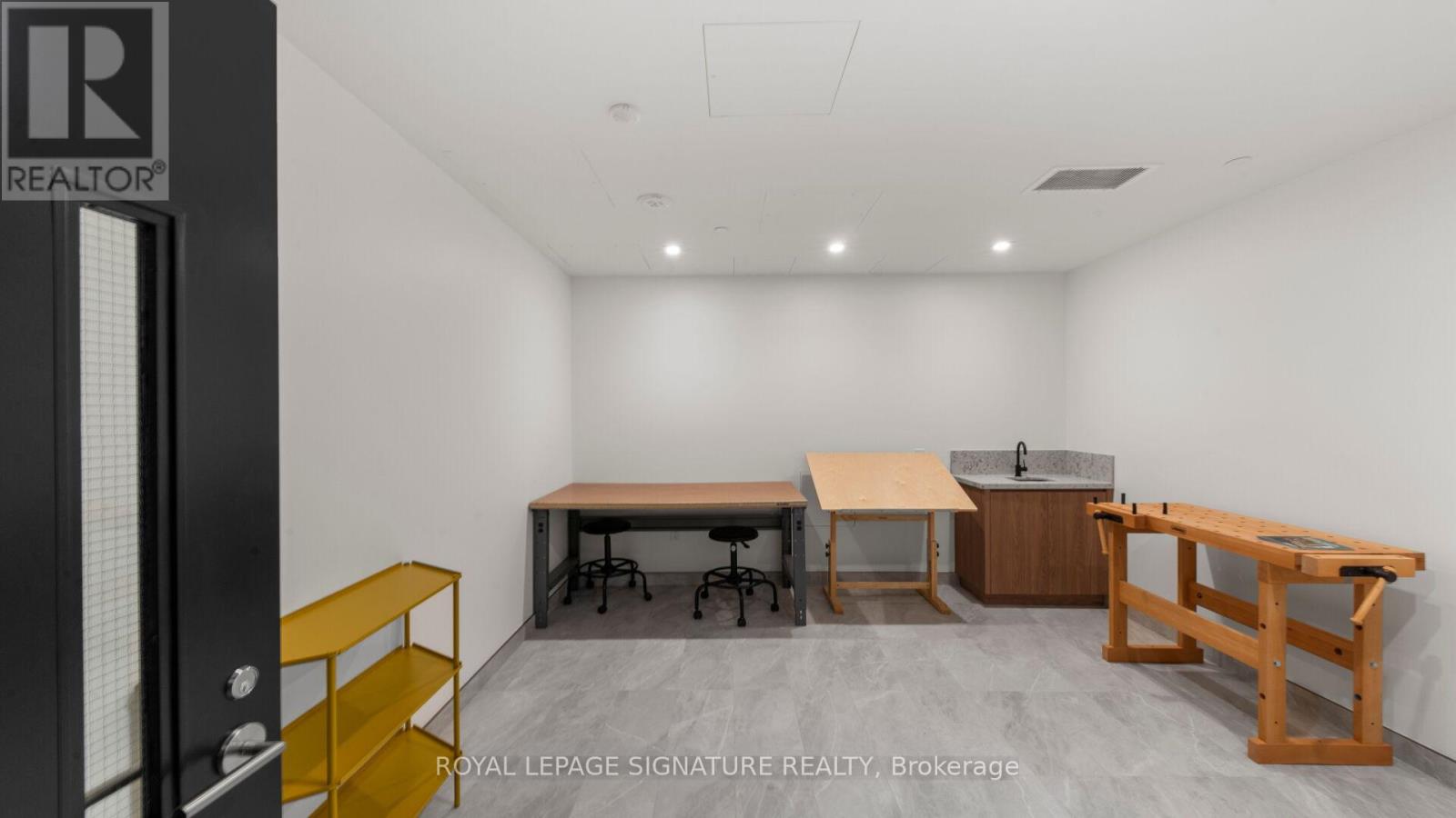 1804 - 1 Quarrington Lane, Toronto, Ontario  M3C 0S4 - Photo 39 - C12839638