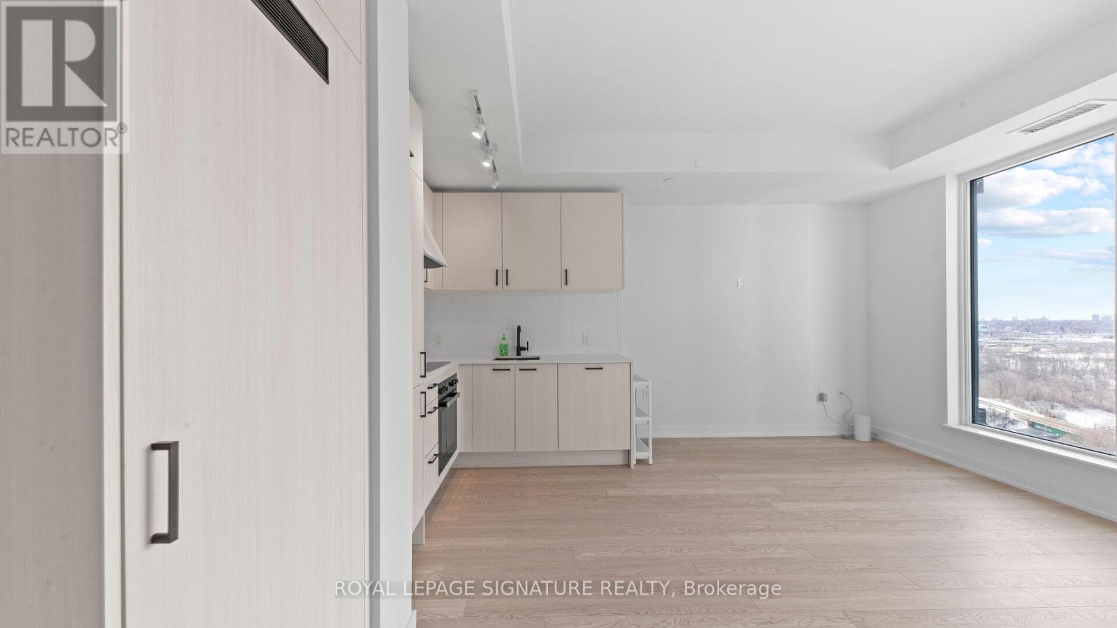 1804 - 1 Quarrington Lane, Toronto, Ontario  M3C 0S4 - Photo 6 - C12839638