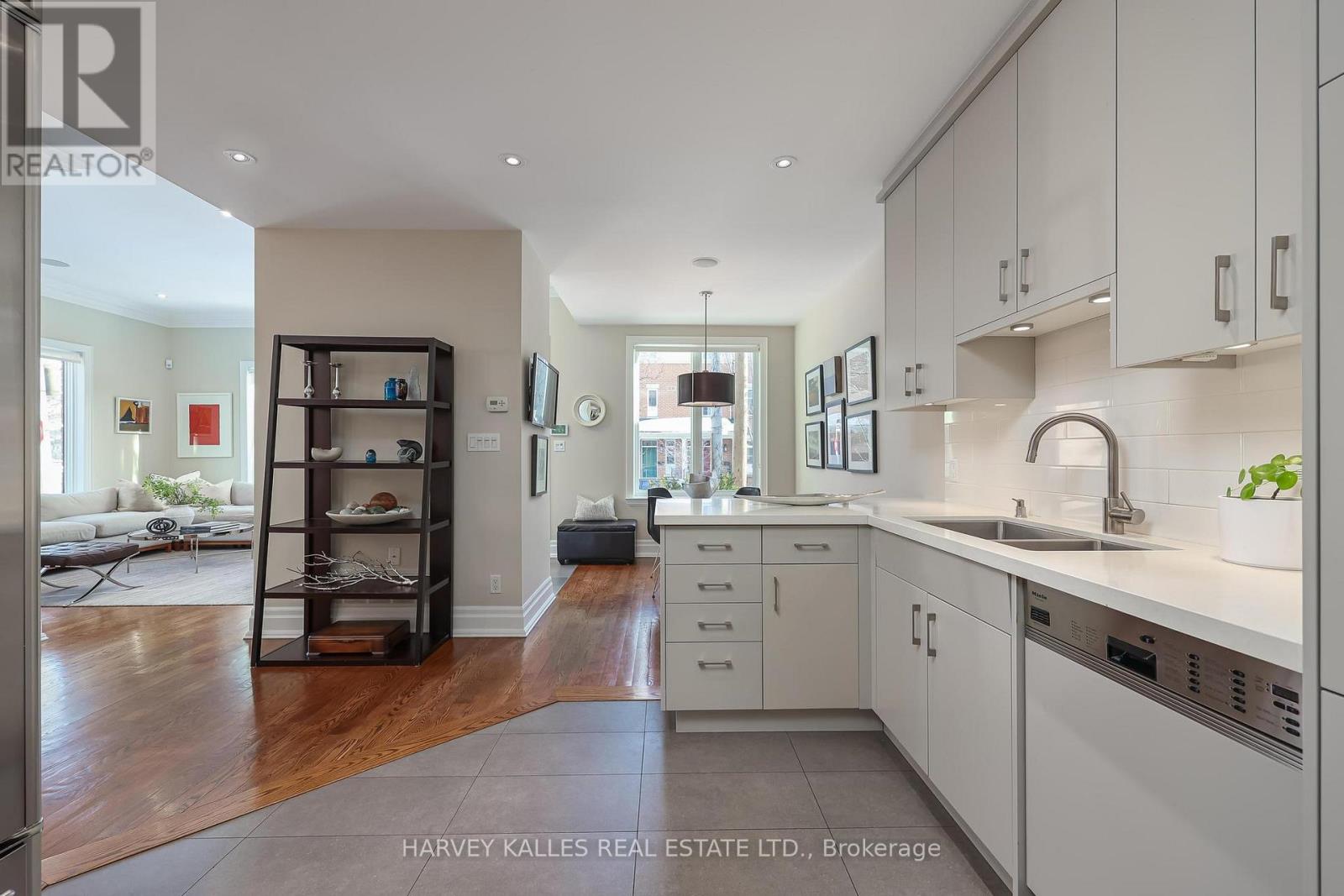 52 Shaftesbury Avenue, Toronto, Ontario  M4T 1A2 - Photo 14 - C12839660