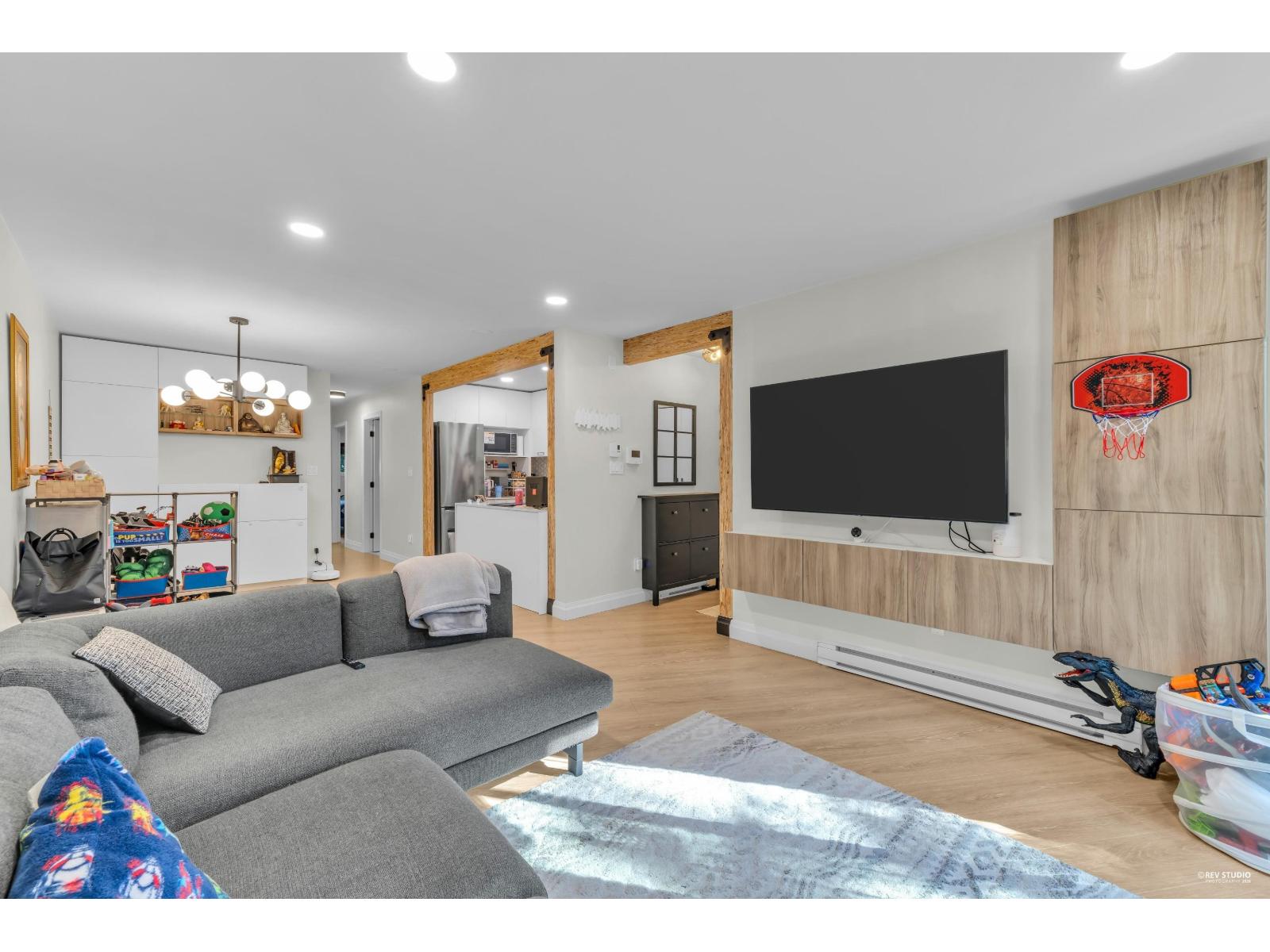 14826 Holly Park Lane, Surrey, British Columbia  V3R 6Y2 - Photo 3 - R3095111