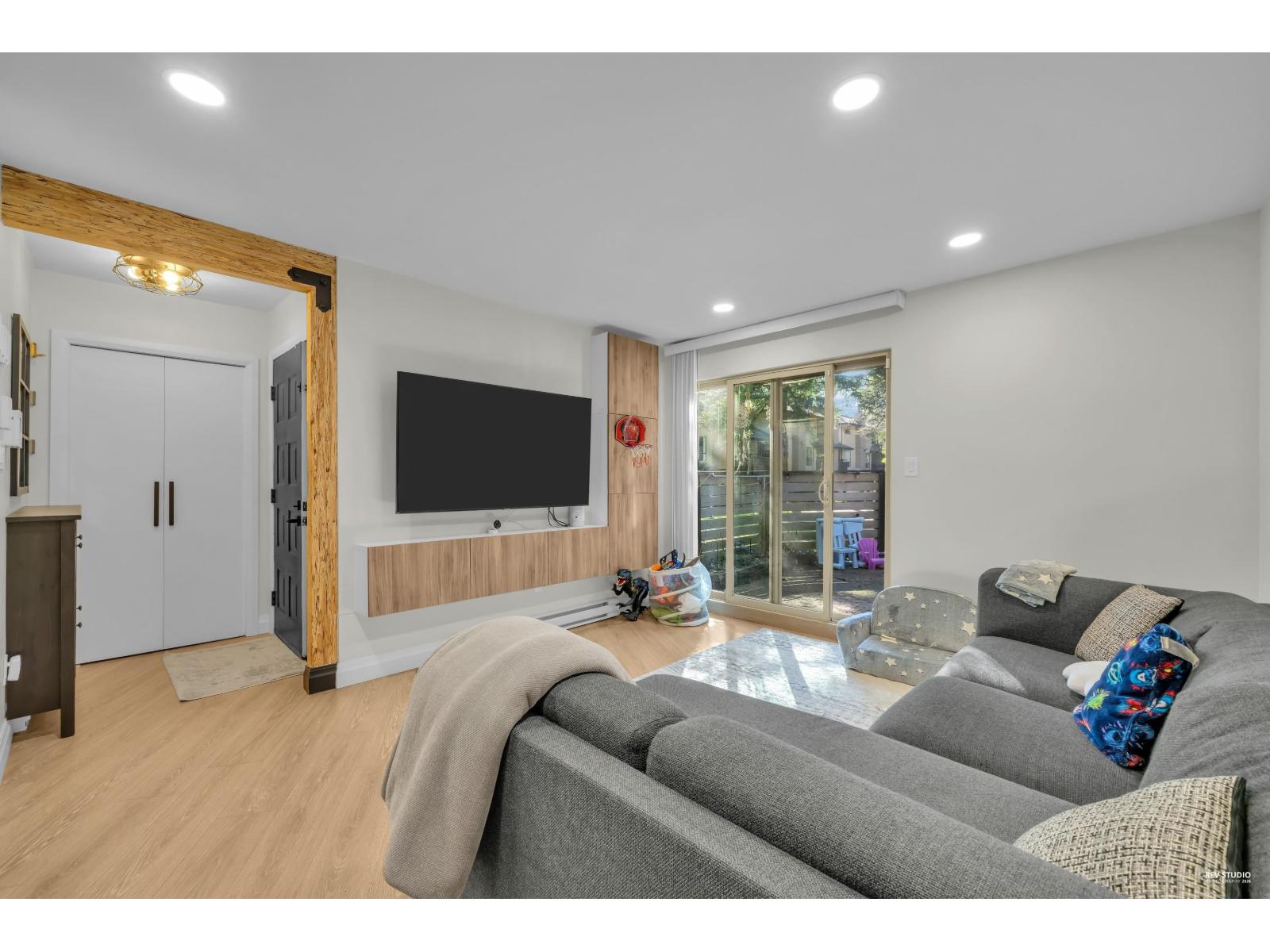 14826 Holly Park Lane, Surrey, British Columbia  V3R 6Y2 - Photo 7 - R3095111