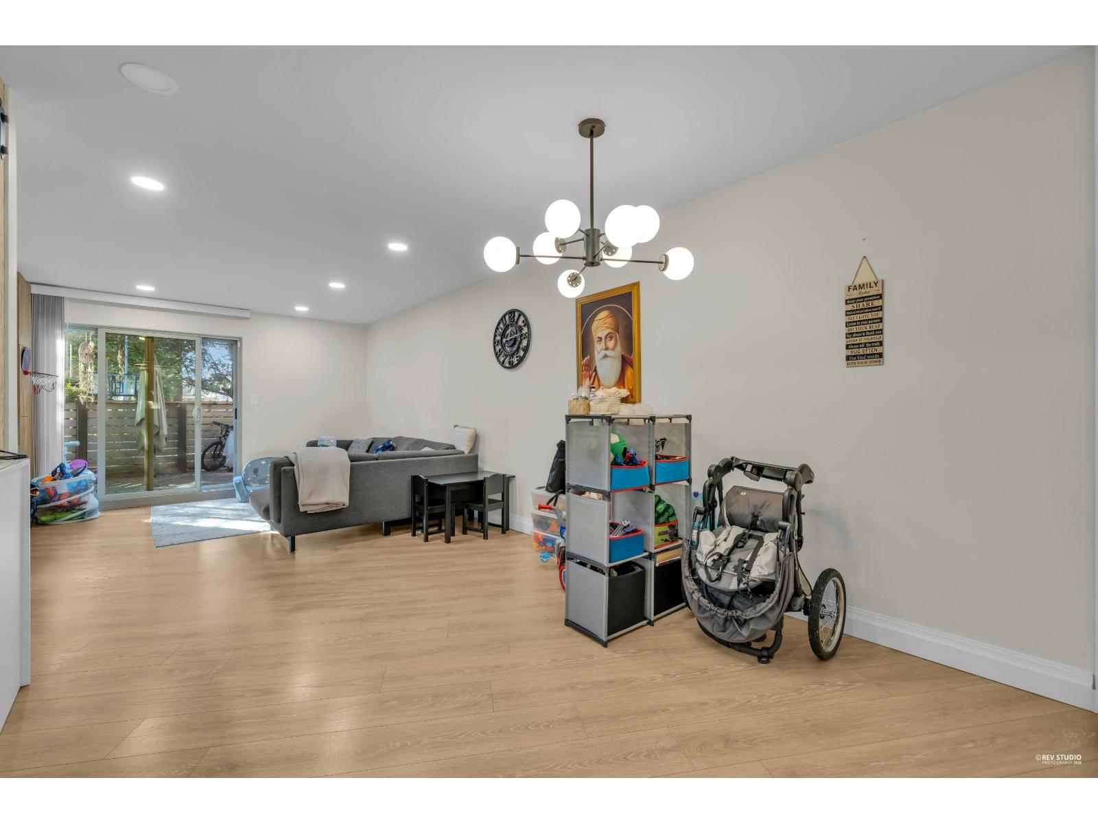 14826 Holly Park Lane, Surrey, British Columbia  V3R 6Y2 - Photo 5 - R3095111